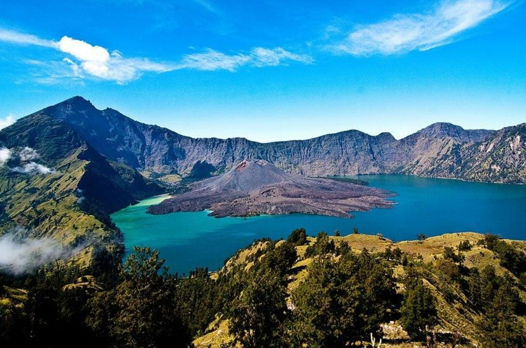 Caldera Rinjani dan Danau Segara Anak Surga Puncak Lombok