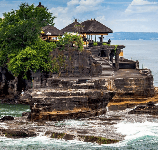 Tanah Lot Pura di Atas Laut yang Jadi Ikon Bali