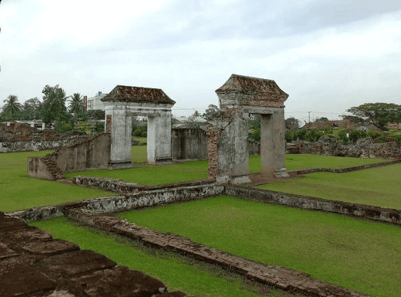 Keraton Kaibon Jejak Kemegahan Kerajaan Banten yang Hilang