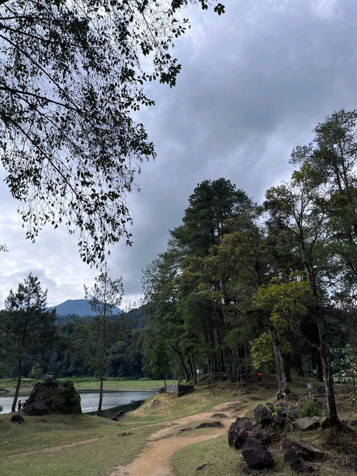 Situ Patenggang Danau Romantis di Kaki Gunung Patuha