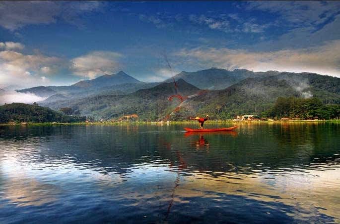 Rawa Pening: Destinasi Tenang Panorama Alam Menyegarkan