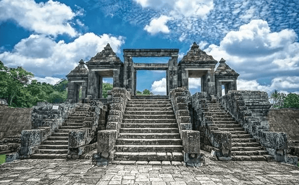 Candi Ratu Boko: Jejak Kemegahan Kerajaan di Atas Bukit