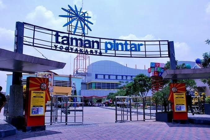 Taman Pintar Yogyakarta Destinasi Traveling Konsep Sains