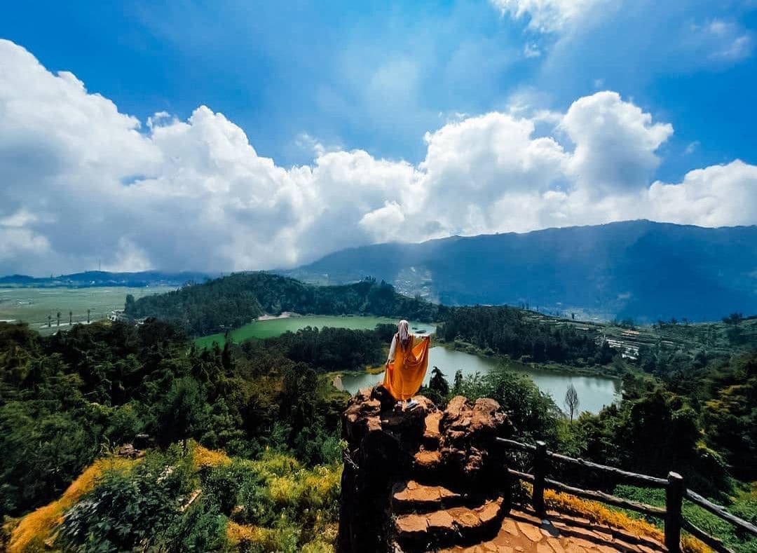 Bukit Angin Laras Destinasi Traveling Alam dengan Panorama Luas